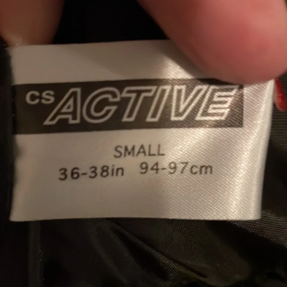 Winter Puffer Vest: Black size Small. CS ACTIVE - Picture 7 of 10